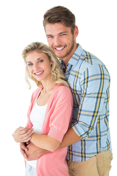 Attraktives Paar umarmt und lächelt in die Kamera — Stockfoto