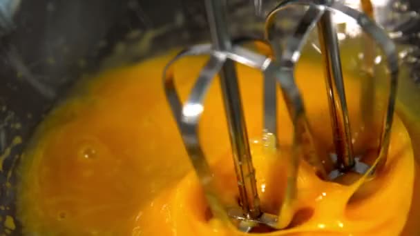 Whisk in glass bowl of raw egg — Stock Video