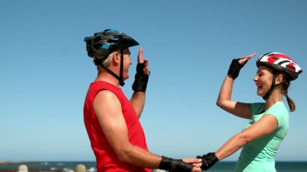 Senior couple rollerblading — Stock Video