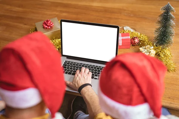 Rückansicht Von Vater Und Sohn Die Weihnachten Hause Laptop Mit — Stockfoto