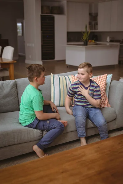 Two Caucasian Boys Communicating Using Sign Language While Sitting Couch — Stock Photo, Image