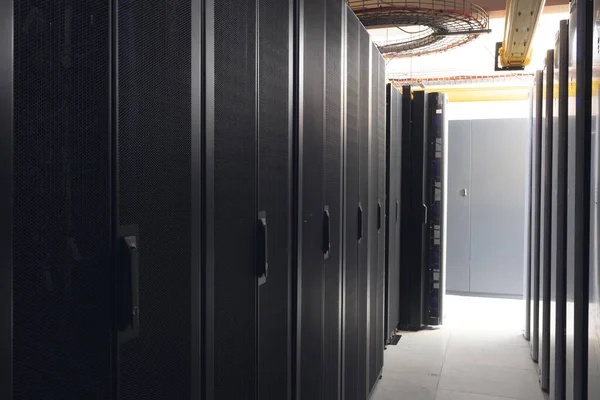 Datacenter Met Meerdere Rijen Volledig Operationele Serverracks Modern Cloud Computing — Stockfoto