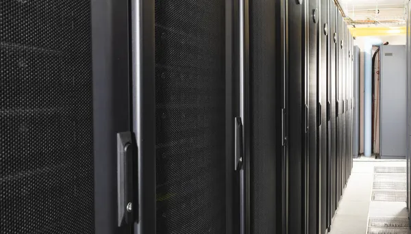 Data Center Con Più File Rack Server Pienamente Operativi Moderno — Foto Stock