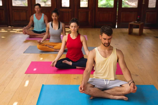 Full Length Men Women Meditating Exercise Mats Health Club Healthy — Foto Stock