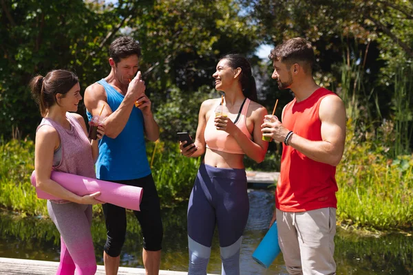 Happy Men Women Having Drinks Post Workout Public Park Healthy — Stockfoto