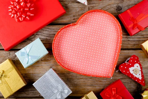 Overhead View Empty Red Heart Shape Gift Box Copy Space — Stockfoto