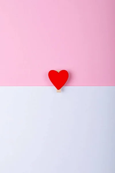 在粉色和白色背景上俯瞰心脏形状 复制空间 情人节与爱情的概念 — 图库照片