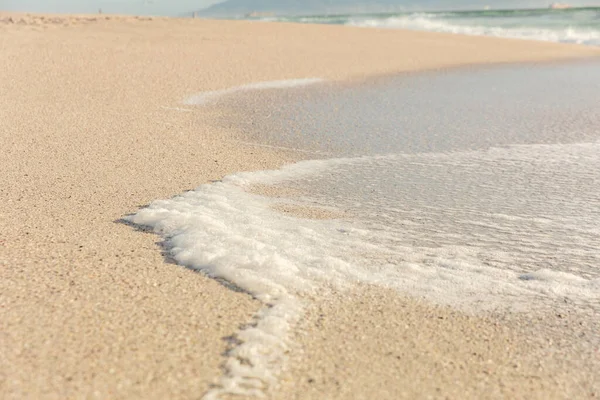 Vista Alto Angolo Schiuma Onda Bianca Sul Mare Sulla Spiaggia — Foto Stock