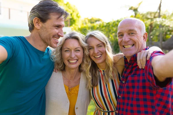 Portrait Two Generation Caucasian Family Taking Selfie Together Garden Family — Stock Photo, Image