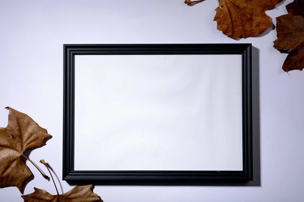 Samenstelling Van Halloween Decoratie Met Bladeren Frame Met Kopieerruimte Witte — Stockfoto