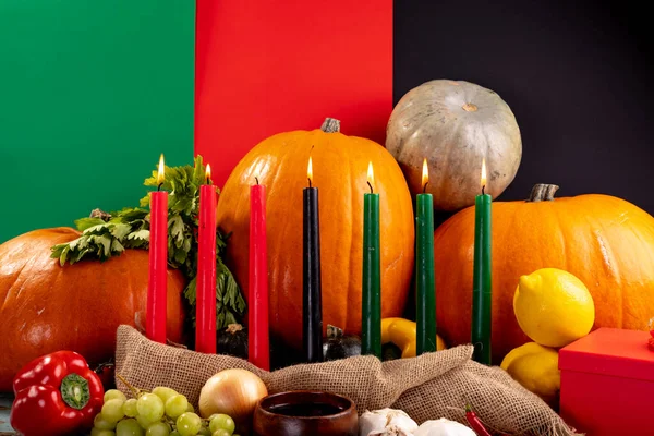 Composizione Decorazione Halloween Con Candele Zucche Sfondo Tricolore Orrore Paura — Foto Stock