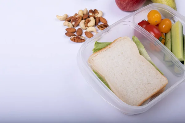 Nagy Látószögű Kilátás Egészséges Élelmiszer Tiffin Doboz Felett Fehér Háttér — Stock Fotó