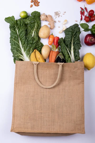 Direttamente Sopra Colpo Verdure Frutta Con Vari Ingredienti Sfondo Bianco — Foto Stock