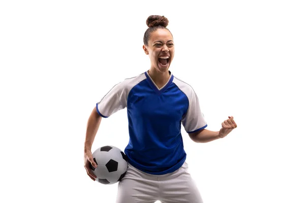 Birassische Junge Spielerin Schreit Stehen Mit Geballter Faust Und Fußball — Stockfoto