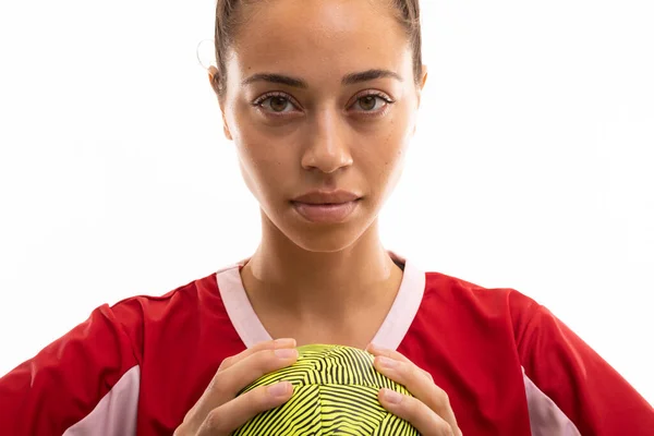 Retrato Cerca Una Joven Jugadora Birracial Balonmano Con Pelota Sobre —  Fotos de Stock