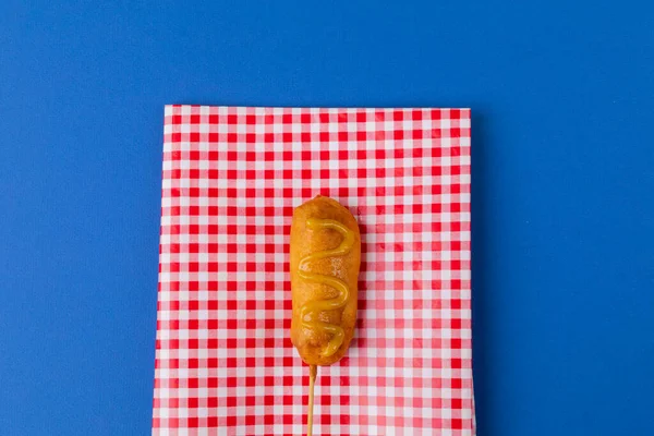 Directly Shot Corn Dog Mustard Sauce Checked Pattern Napkin Blue — Stock Photo, Image