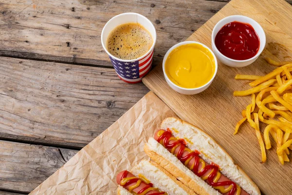 Hot Dog Sült Krumplival Szósszal Asztalon Változatlan Egészségtelen Ételek Hús — Stock Fotó