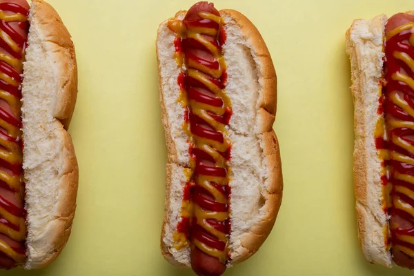 Directement Dessus Gros Plan Des Sauces Sur Les Hot Dogs — Photo