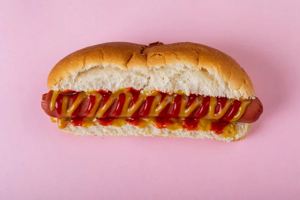 Primeros Planos Salsa Tomate Salchicha Sobre Fondo Rosa Comida Carne — Foto de Stock