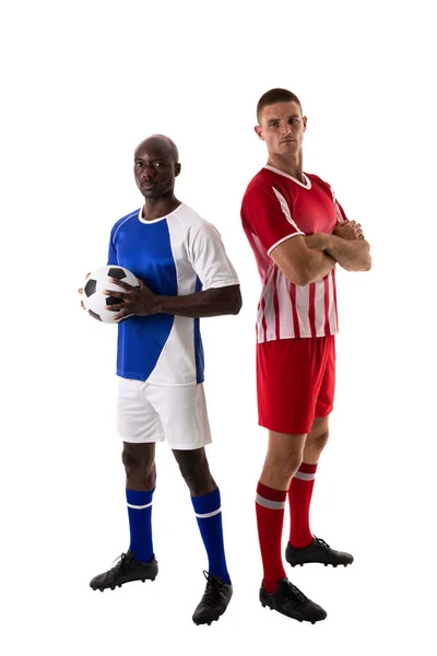 Porträtt Självsäkra Unga Manliga Multiracial Fotboll Konkurrenter Står Vit Bakgrund — Stockfoto