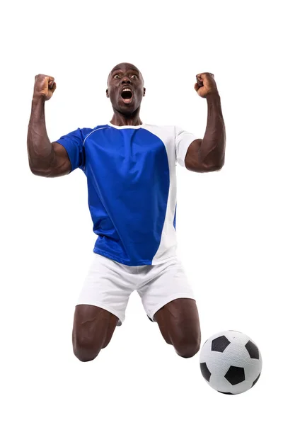Emocionado Jugador Fútbol Afroamericano Masculino Arrodillado Mientras Celebraba Gol Sobre — Foto de Stock