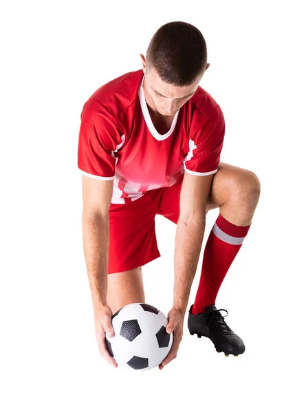 Longitud Completa Caucásico Joven Jugador Fútbol Masculino Arrodillado Mientras Sostiene —  Fotos de Stock