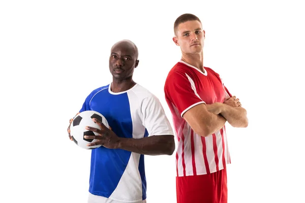 Retrato Jóvenes Confiados Competidores Fútbol Multirracial Masculino Pie Sobre Fondo —  Fotos de Stock