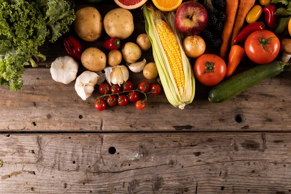 Bovenaanzicht Van Knoflook Met Aardappelen Maïs Diverse Groenten Fruit Tafel — Stockfoto