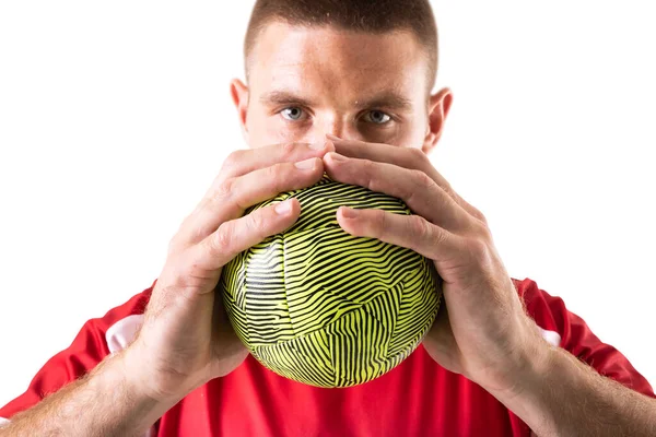 Självsäker Ung Manlig Kaukasisk Handbollsspelare Som Håller Grön Boll Mot — Stockfoto