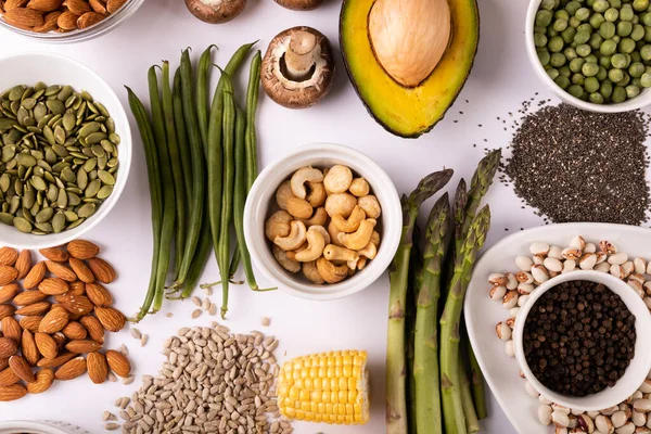 Közvetlenül Kilátás Felett Egészséges Élelmiszerek Összetevők Rendezett Fehér Asztal Másolás — Stock Fotó