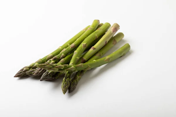 High Angle Close View Raw Green Asparagus White Background Copy — Stock Photo, Image