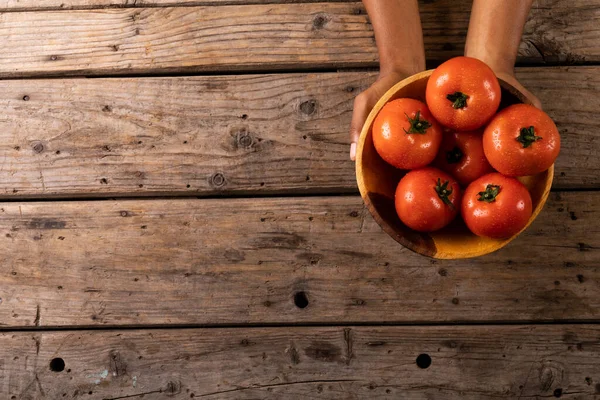 Directly View Cropped Hands Holding Fresh Tomatoes Bowl Wooden Table — Stock Photo, Image