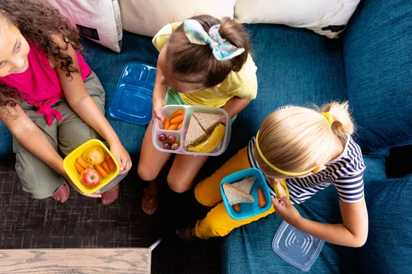 High Angle View Multiracial Elementary Schoolgirls Lunch Boxes Sitting Couch — Stock Photo, Image