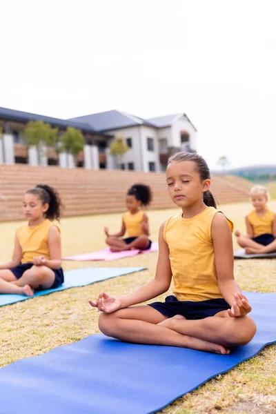 Multiracial Elementary Schoolgirls Meditating While Sitting Exercise Mat School Ground — Stock Photo, Image