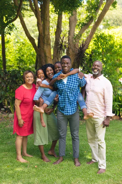 Retrato Feliz Afroamericano Multi Generacional Familia Pasar Fin Semana Juntos —  Fotos de Stock