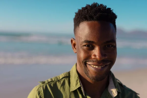 Close Portrait Smiling Handsome African American Young Man Sea Sky — ストック写真