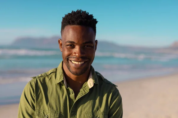 Portrait Smiling Handsome African American Young Man Sea Blue Sky — Foto de Stock