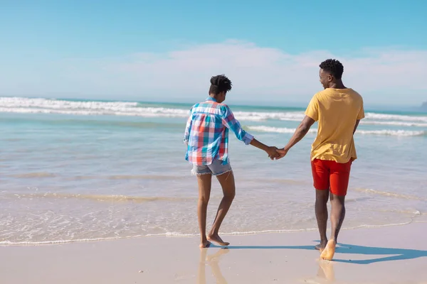 Rear View African American Young Couple Holding Hands Walking Sea — Stock Photo, Image