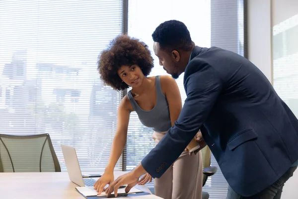 Confident Young Multiracial Colleagues Leaning Table While Discussing Boardroom Workplace — Stock Photo, Image