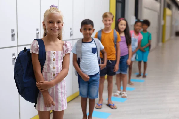 Portrait Smiling Multiracial Elementary School Students Standing Row Lockers Corridor — Stock Photo, Image