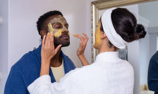 Caucasian Young Woman Applying Facial Cream Face Boyfriend Bathroom Home — Φωτογραφία Αρχείου