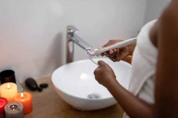 Midsection African American Mid Adult Woman Applying Toothpaste Brush Bathroom — Foto de Stock