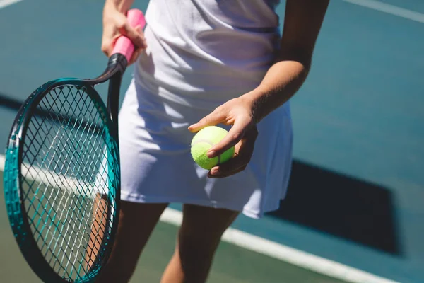 Midsection Young Caucasian Female Tennis Player Standing Racket Ball Court — Stockfoto