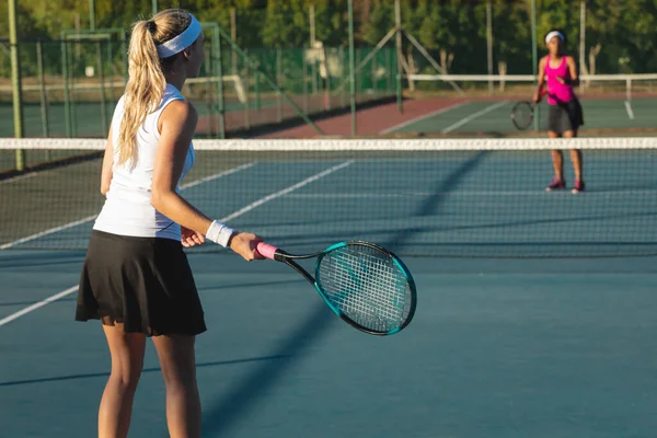 Caucasian Female Athlete Playing Tennis African American Player Court Sunny — Foto de Stock