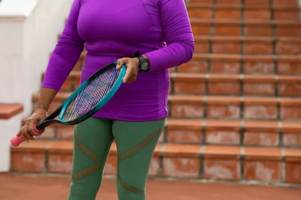Midsection Woman Holding Racket While Standing Steps Tennis Court Unaltered — стоковое фото