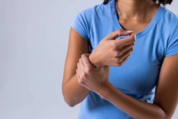 Midsection Woman Wrist Pain White Background Copy Space Hand Wrist —  Fotos de Stock