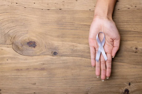 Hand Woman White Lung Cancer Awareness Ribbon Wooden Table Unaltered — Foto de Stock