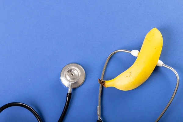 Directly Shot Stethoscope Banana Blue Background Copy Space Medical Fruit — Stockfoto