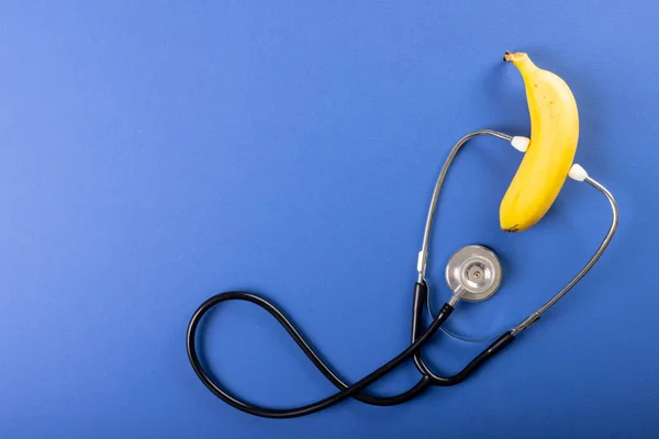 Directly Shot Banana Stethoscope Blue Background Copy Space Medical Fruit — Fotografia de Stock