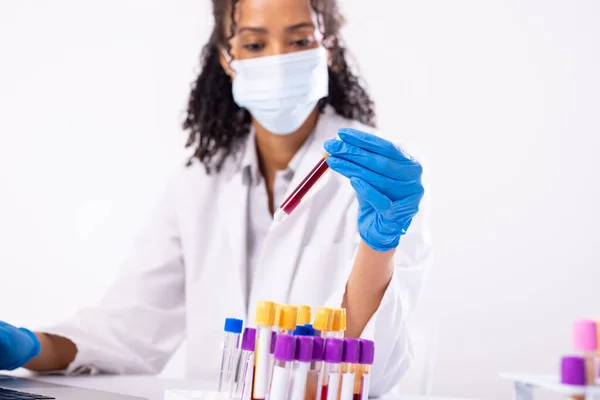 African American Mid Adult Female Doctor Wearing Mask Holding Test — Foto Stock
